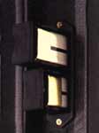 Схема крепления батарей электронного блокиратора MMCODE в металлическую дверь