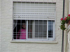 Легкая рештка на окно - защита от выпадения детей