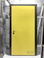 Дверь желтая с панелью из крашенной МДФ